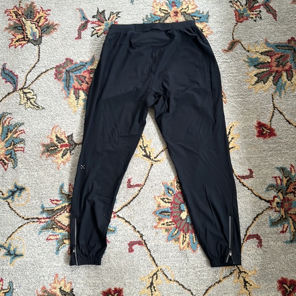 Lululemon Joggers. Size M - Picture 3 of 3